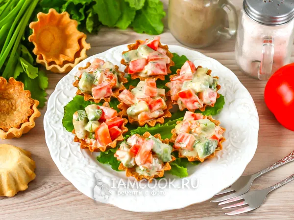 Фото готового блюда: Тарталетки с авокадо и помидорами