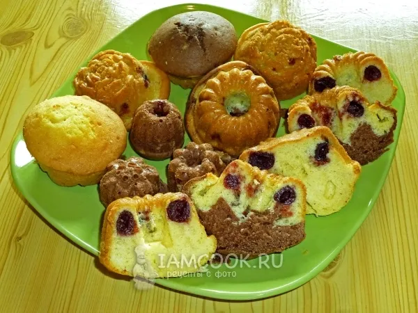 Фото блюда: Кексики двухцветные с вишней