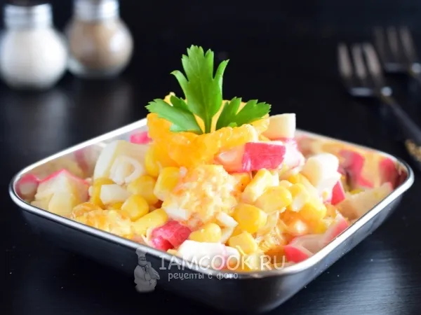 Фото блюда: Салат по-королевски с апельсинами и крабовыми палочками