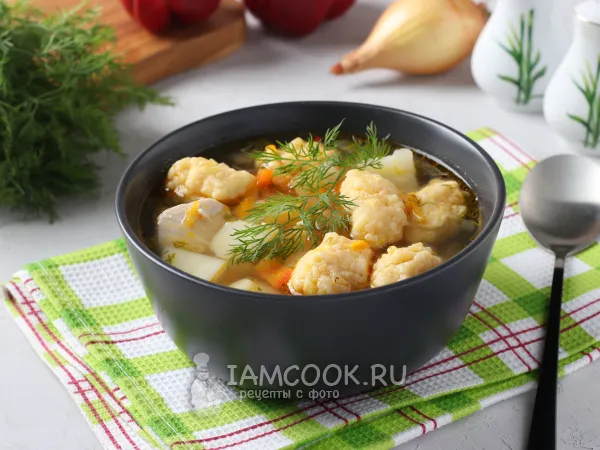Фото готового блюда: Куриный суп с сырными клецками