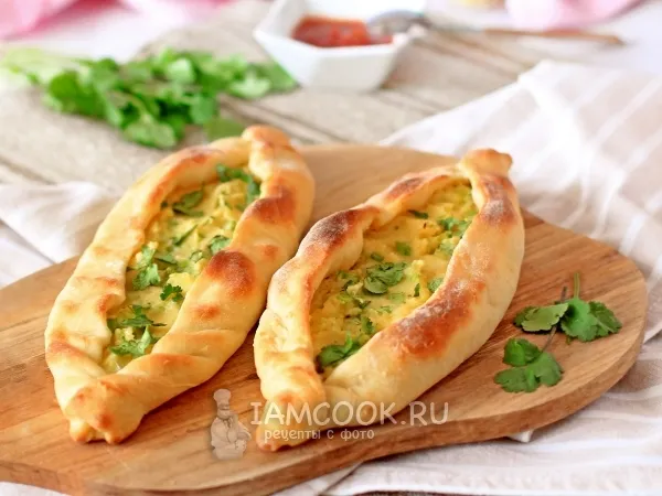 Фото готового блюда: Пиде с картофелем и зеленью