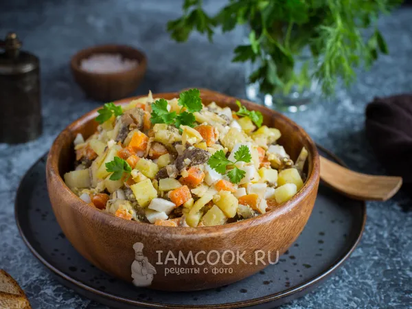 Фото блюда: Салат с жареными маслятами