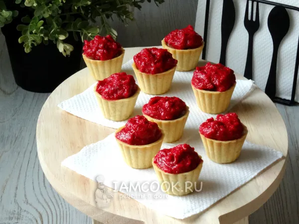 Фото блюда: Тарталетки со свёклой и селёдкой