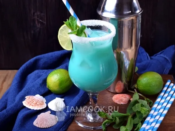 Фото готового блюда: Алкогольный коктейль «Голубые Гавайи»