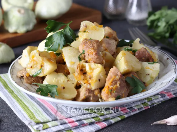 Фото блюда: Тушеные патиссоны с мясом на сковороде