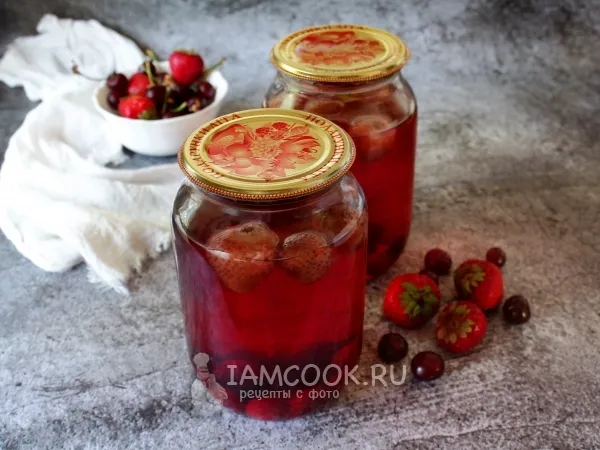 Фото блюда: Компот из вишни и клубники