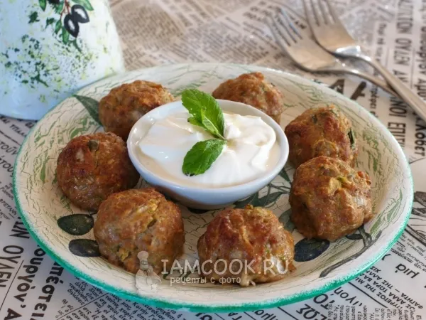 Фото готового блюда: Тефтели с кабачками в духовке