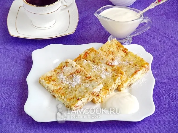 Фото блюда: Творожная запеканка с яблоками и изюмом