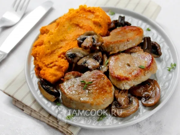 Фото готового блюда: Медальоны из свинины с грибами
