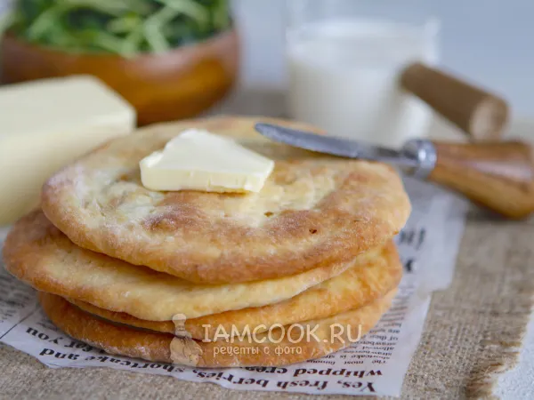 Фото блюда: Лепешки из дрожжевого теста с чесноком в духовке