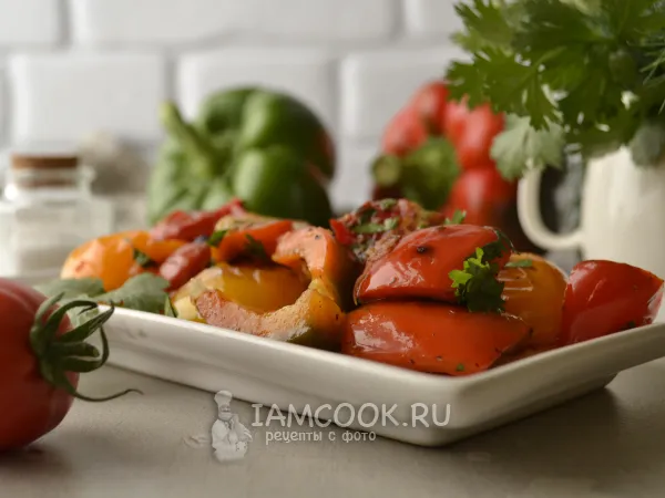 Фото готового блюда: Салат из обжаренного перца и помидоров с чесноком