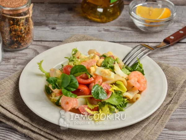 Фото готового блюда: Салат «Морской бриз» с креветками и кальмарами