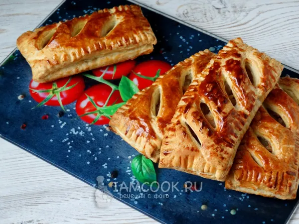 Фото готового блюда: Слойки с луком