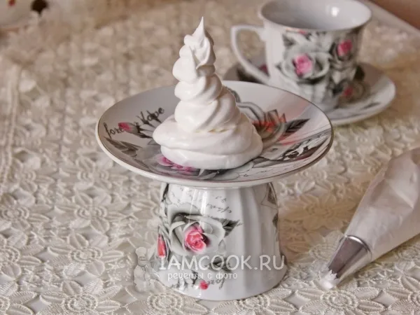 Фото готового блюда: Меренга Итальянская (на сахарном сиропе)