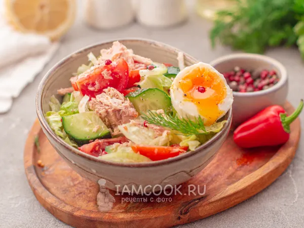 Фото готового блюда: Салат с тунцом и айсбергом (с яйцом)