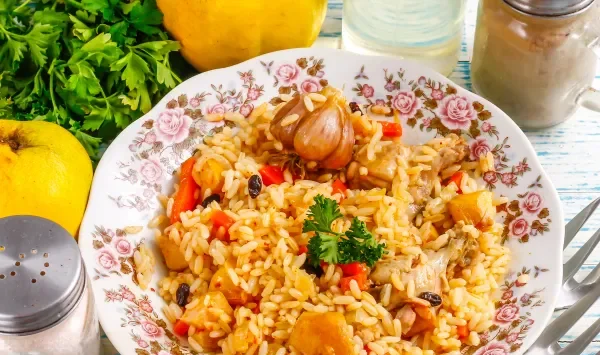 Фото блюда: Плов с айвой и курицей