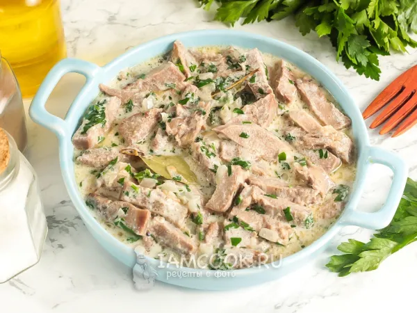 Фото блюда: Свиной язык в сметанном соусе (тушеный)