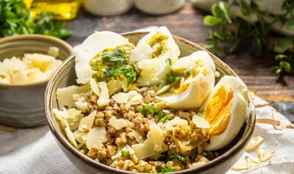 Фото блюда: Гречка с пармезаном и яйцом