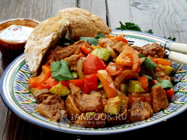 Фото блюда: Говядина с овощами в казане на костре