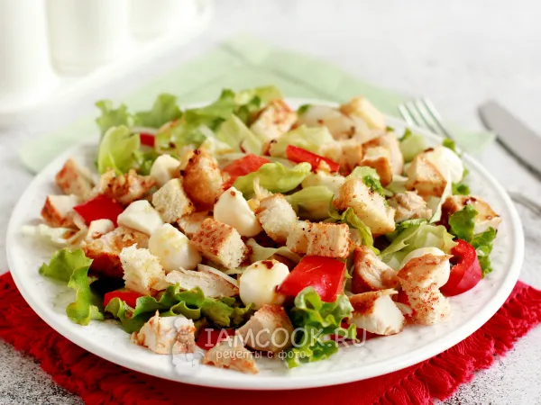 Фото готового блюда: Салат «Переполох» с курицей