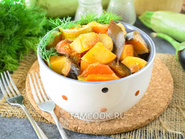 Фото блюда: Тушеная картошка с кабачком и баклажаном