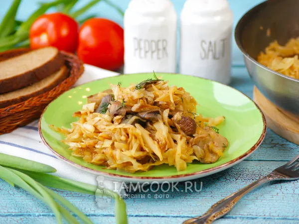 Фото блюда: Жареная капуста с грибами (на сковороде)