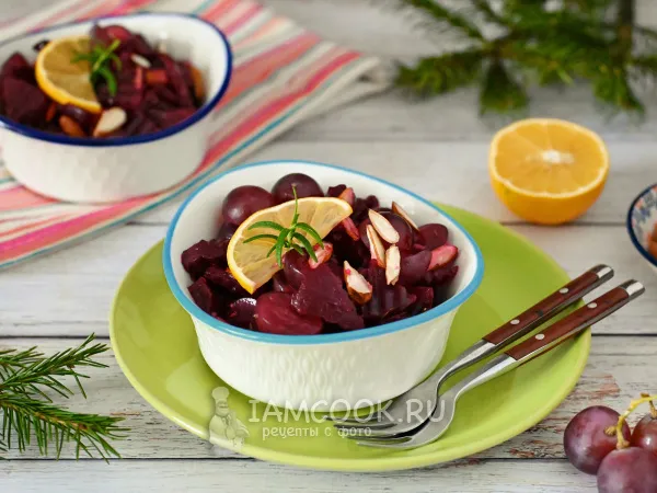 Фото блюда: Салат из свеклы с виноградом