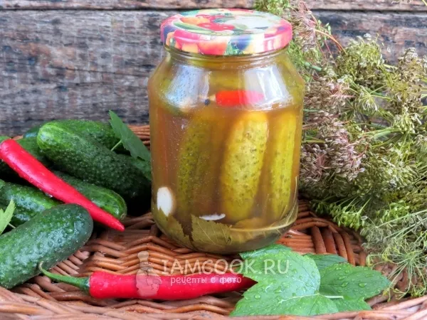 Фото блюда: Хрустящие огурцы с кетчупом в банках на зиму