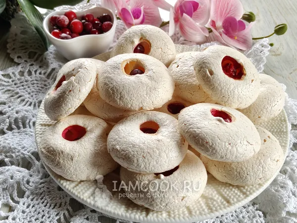 Фото блюда: Безе с клюквой