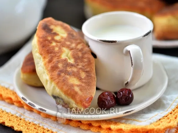 Фото блюда: Жареные пирожки с вишней