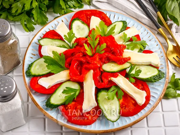 Фото готового блюда: Салат с камамбером