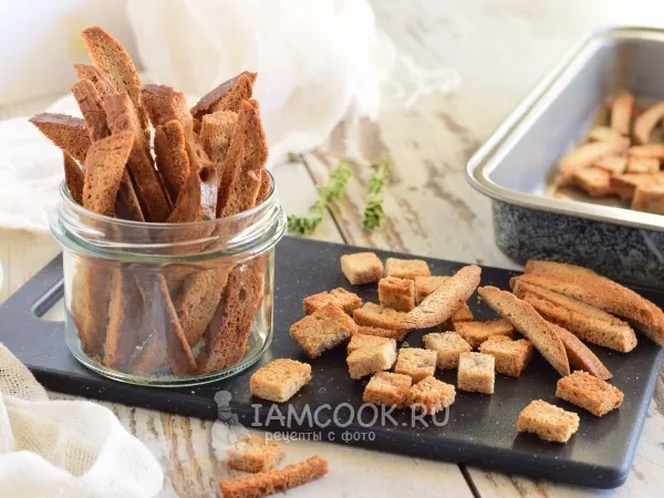 Фото готового блюда: Гренки из черного хлеба в духовке