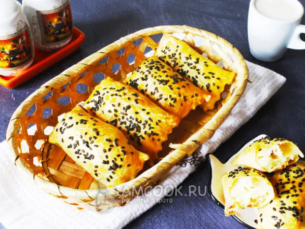 Фото готового блюда: Слойки с брынзой