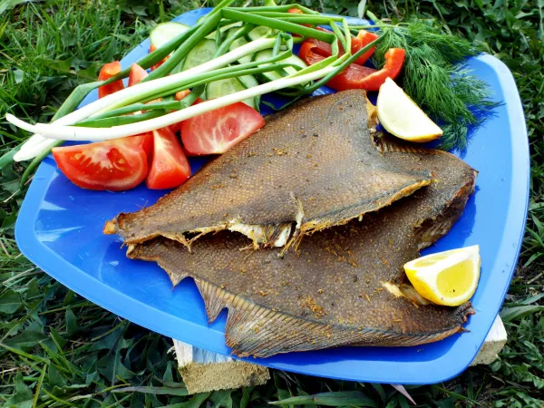 Фото блюда: Камбала горячего копчения в домашних условиях (в коптильне)