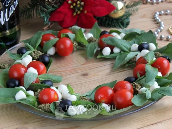 Фото блюда: Капрезе «Новогодний венок»