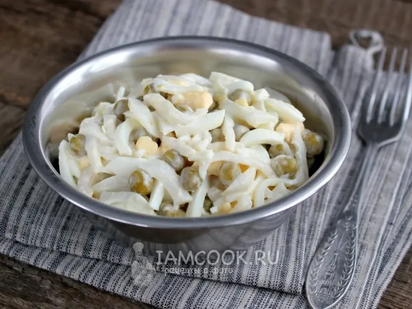 Фото блюда: Салат с кальмарами и зеленым горошком