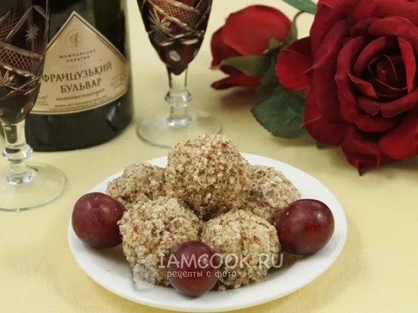 Фото блюда: Виноград в сырной шубке с грецкими орехами