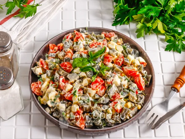 Фото готового блюда: Диетический салат с солеными огурцами (ПП)