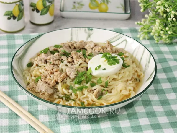 Фото готового блюда: Рамен с фаршем