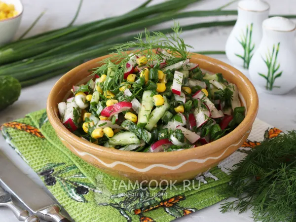 Фото готового блюда: Салат с редиской, огурцом и кукурузой