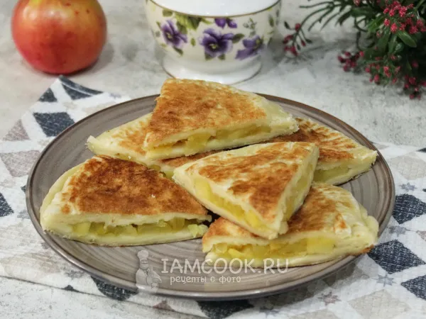 Фото блюда: Пирог из слоеного теста на сковороде