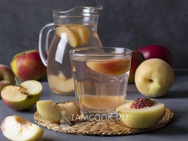 Фото блюда: Компот из персика и яблок в кастрюле