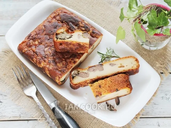Фото готового блюда: Заливной пирог с куриной печенью