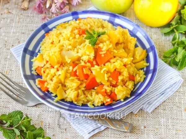 Фото готового блюда: Сладкий плов с яблоками