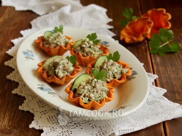 Фото блюда: Салат с шампиньонами, огурцами и яйцами в тарталетках