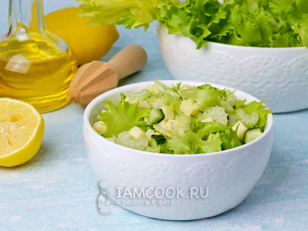 Фото готового блюда: Салат с сельдереем, огурцом и сыром