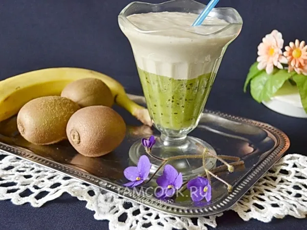 Фото готового блюда: Cмузи с киви и бананом