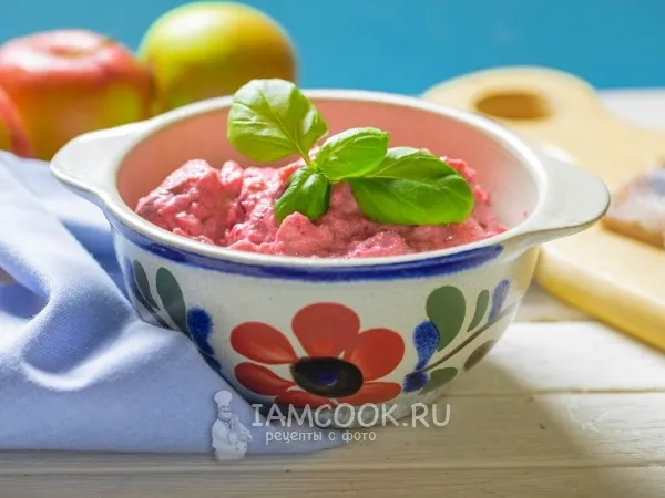 Фото блюда: Салат из свёклы, селёдки и яблока