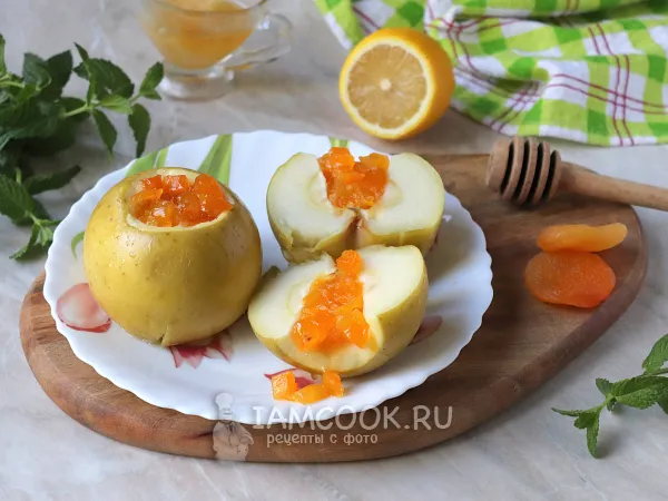 Фото готового блюда: Яблоки с курагой, запеченные в духовке