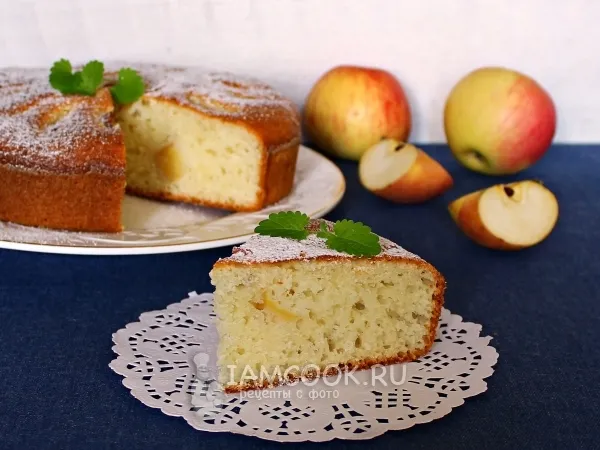 Фото готового блюда: Манник на сметане с яблоками